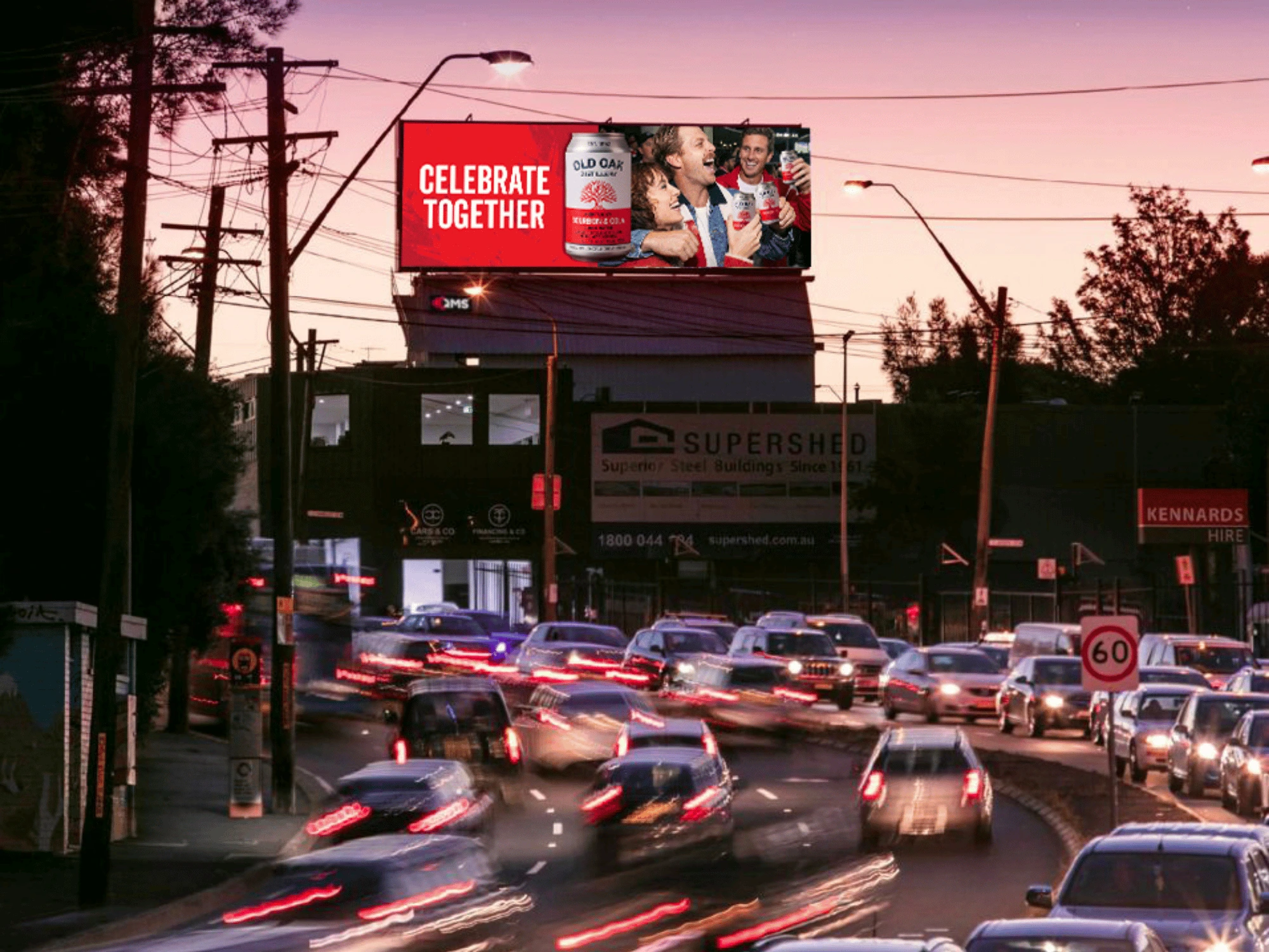 Billboard digital de Old Oak Distillery con el mensaje Celebrate Together sobre una avenida de alto tráfico al atardecer.