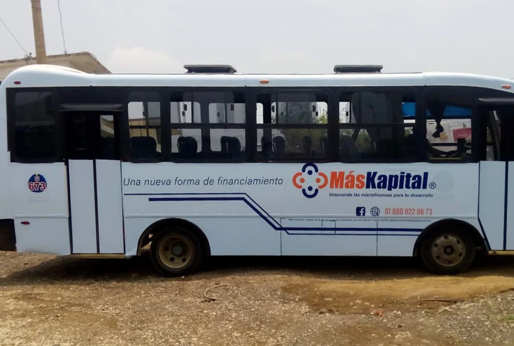 Autobuses ad image 1