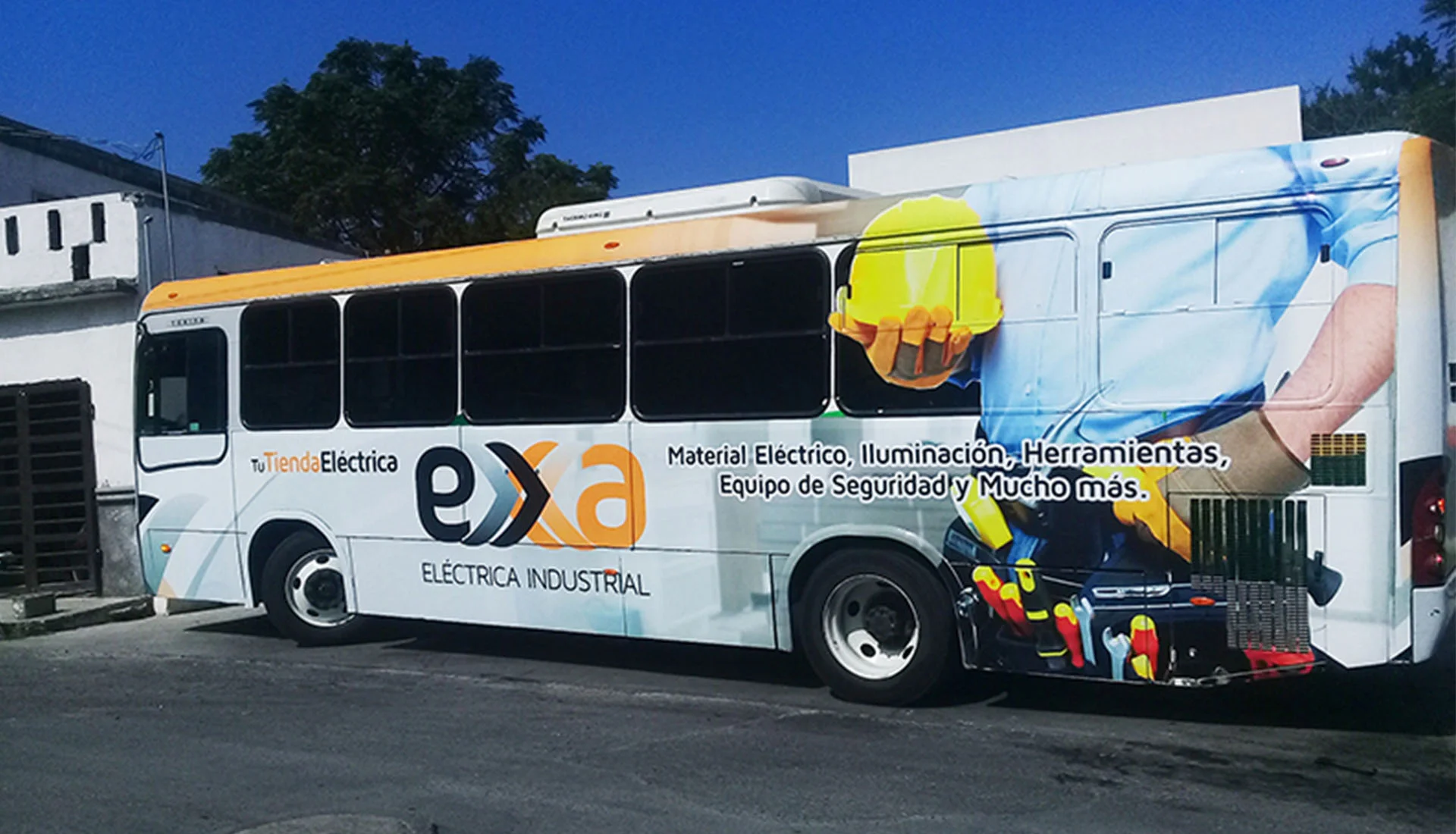 Autobuses ad image 3